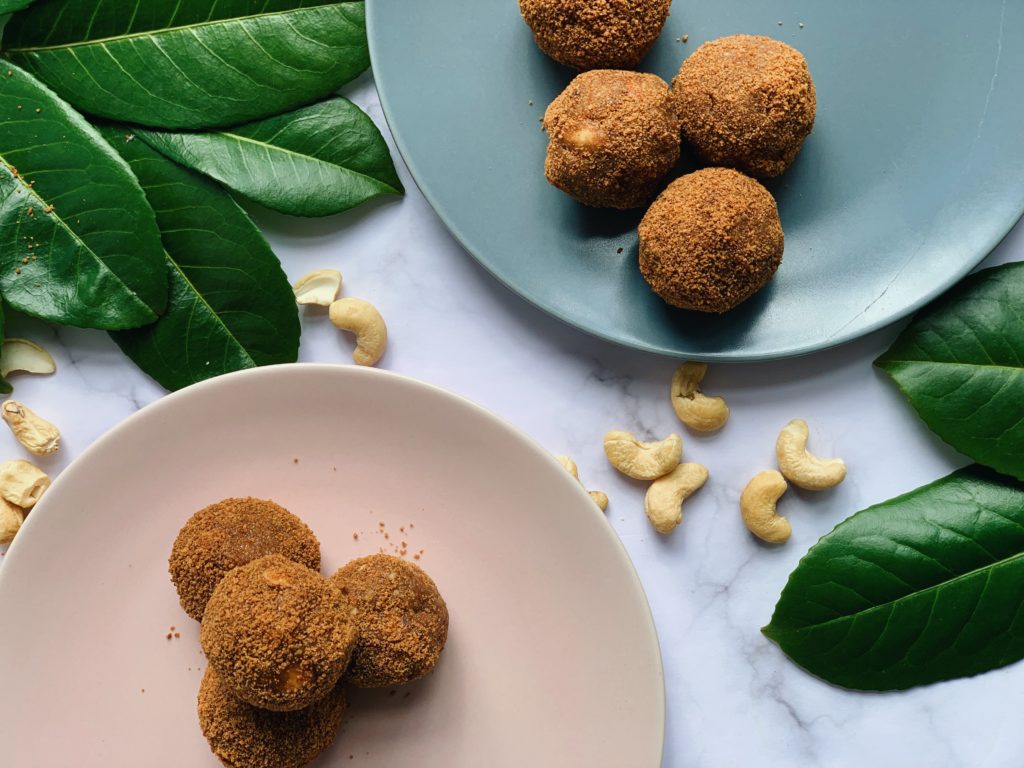 Paleo Snickerdoodle Energy Bites by Jessica Eats Real Food